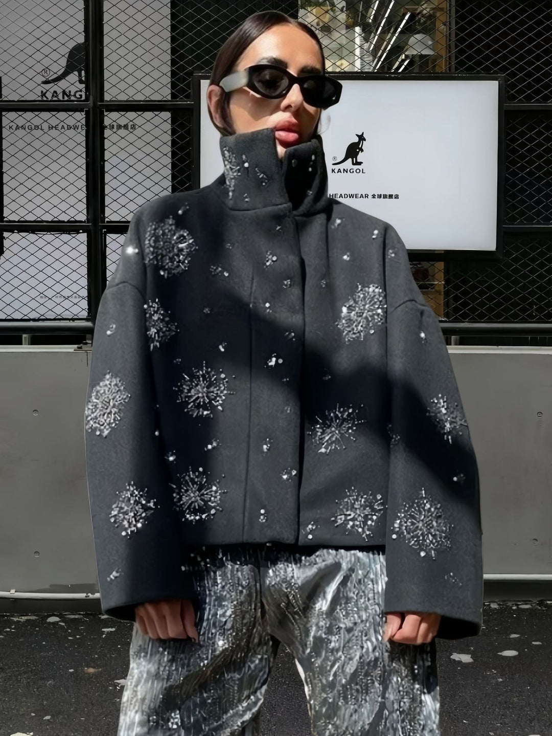 Damen Modische Oversized-Jacke mit funkelnden Applikationen EB