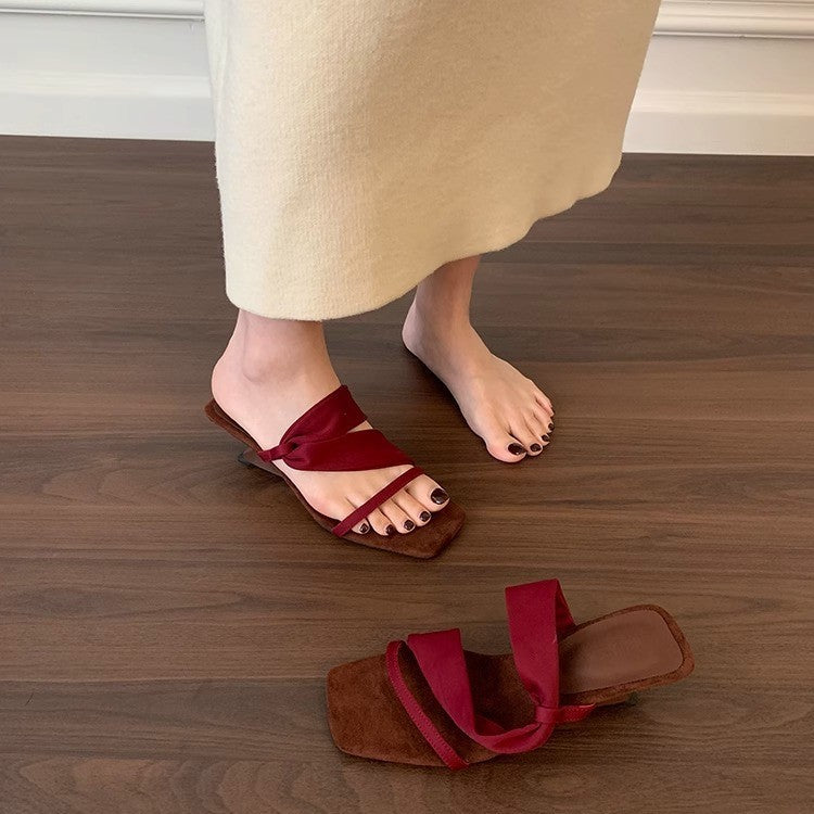 Damen Bockabsatz Mules mit strapazierfähigem Obermaterial und elegantem Riemendesign EB
