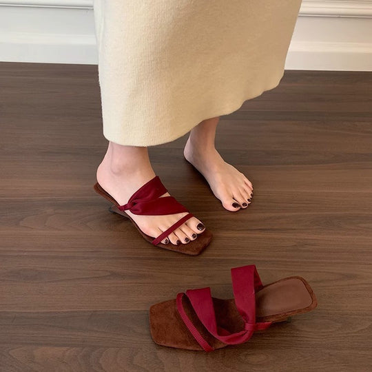 Damen Bockabsatz Mules mit strapazierfähigem Obermaterial und elegantem Riemendesign EB