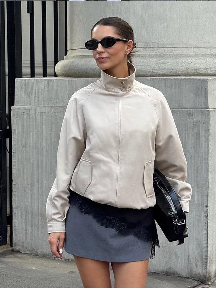 Damen Kunstlederjacke mit hohem Kragen und dekorativen Druckknöpfen EB