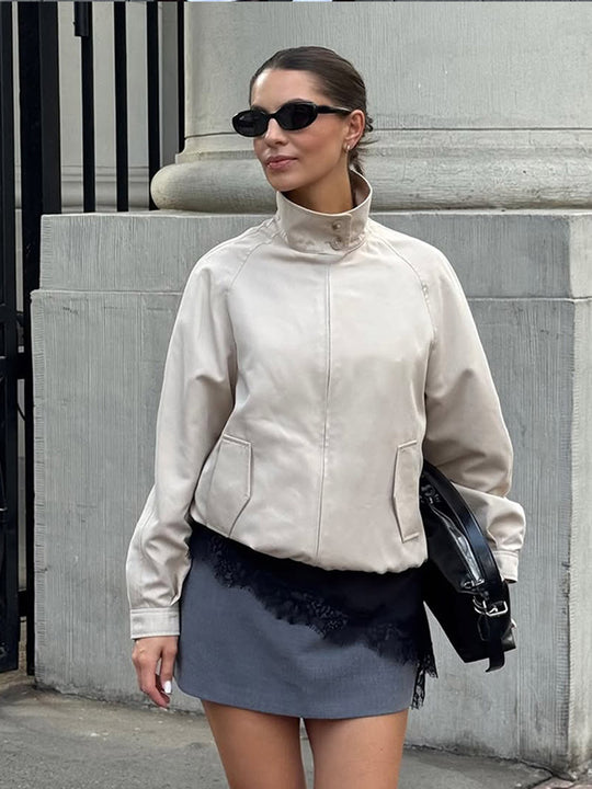 Damen Kunstlederjacke mit hohem Kragen und dekorativen Druckknöpfen EB