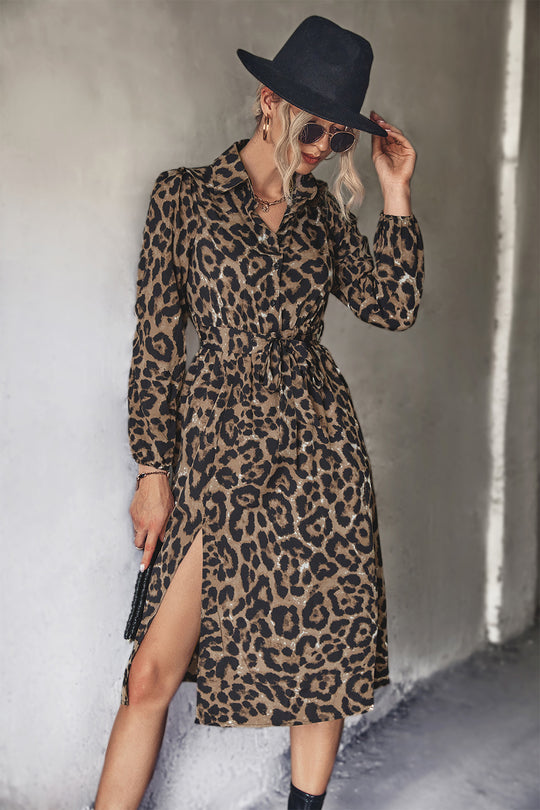 Damen Midi-Kleid mit modernem Leopardenmuster und elegantem Schlitz EB