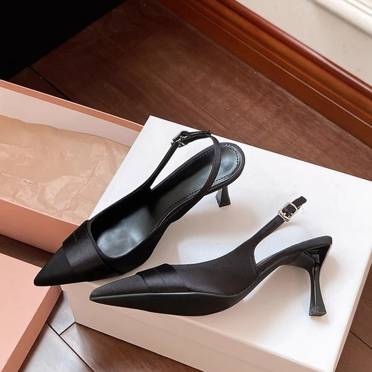 Damen Slingback-Pumps mit elegantem Spitzenzehen und verstellbarem Riemen EB