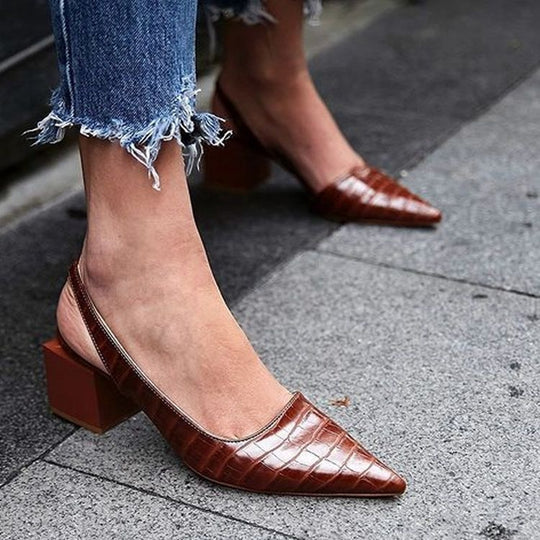 Damen Slingback-Pumps mit spitzer Kappe, Krokoprägung und mittlerem Blockabsatz EB