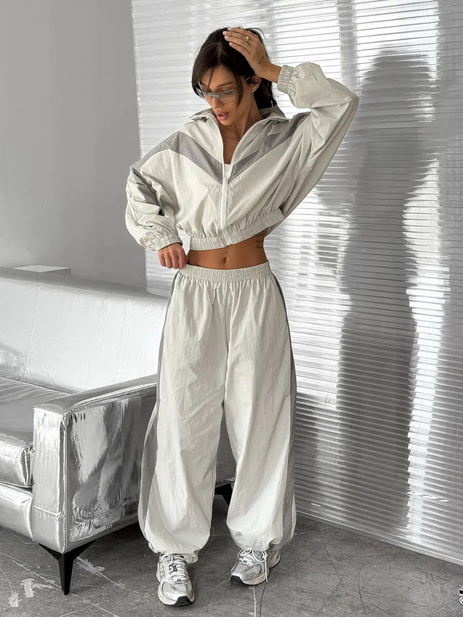 Damen nan Satin-Trackset mit Stehkragen, Chevron-Streifen und Kordelzug EB
