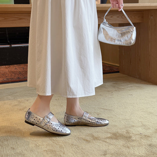 Damen Elegante und verspielte Ballerinas mit dekorativen Lochmustern und Riemchen EB