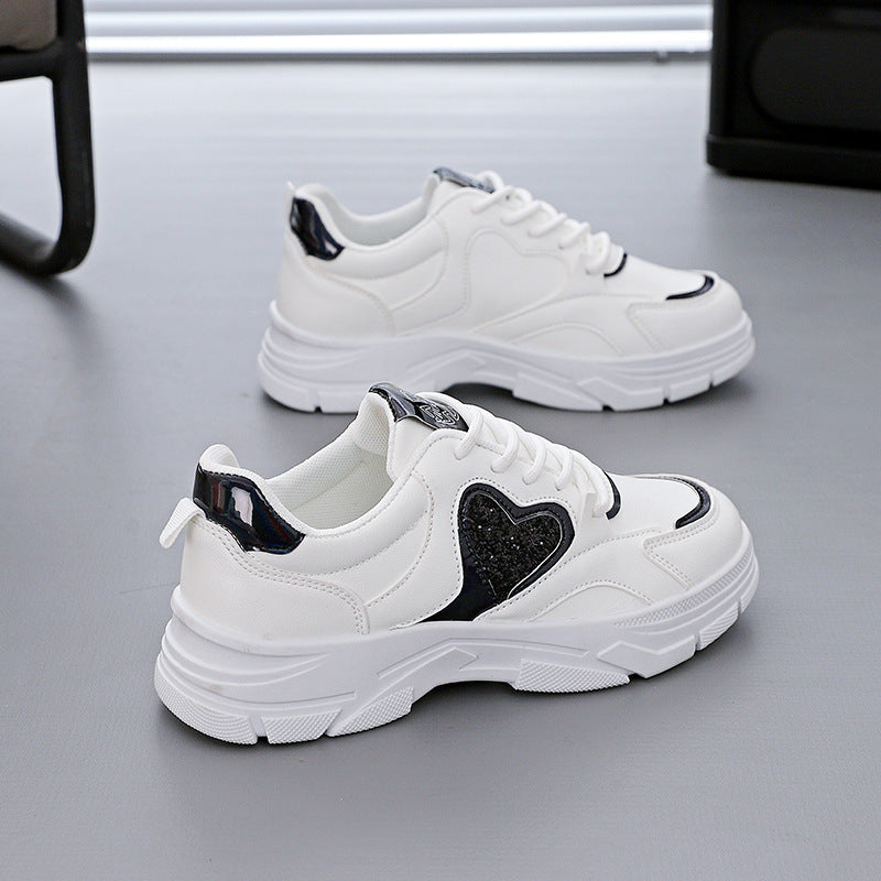 Damen Sportliche Sneakers mit glitzerndem Herz-Detail EB