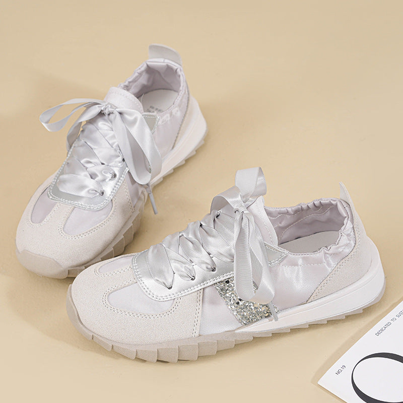 Damen Sneakers mit glänzenden Schnürsenkeln und atmungsaktivem Mesh-Obermaterial EB