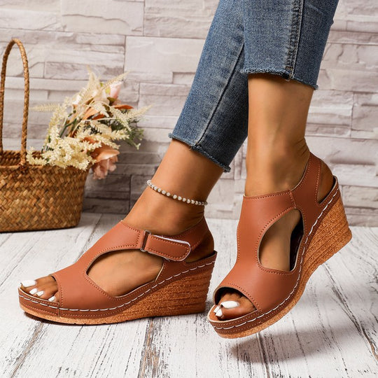 Damen Wedge-Sandalen mit elastischem Riemen und attraktiver Cut-Out-Optik EB