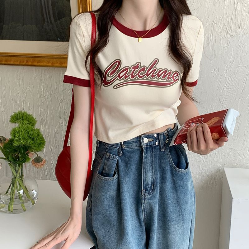 Damen lässiges Crop-Top mit kontrastierenden Ärmeln und kreativem Schriftzug EB