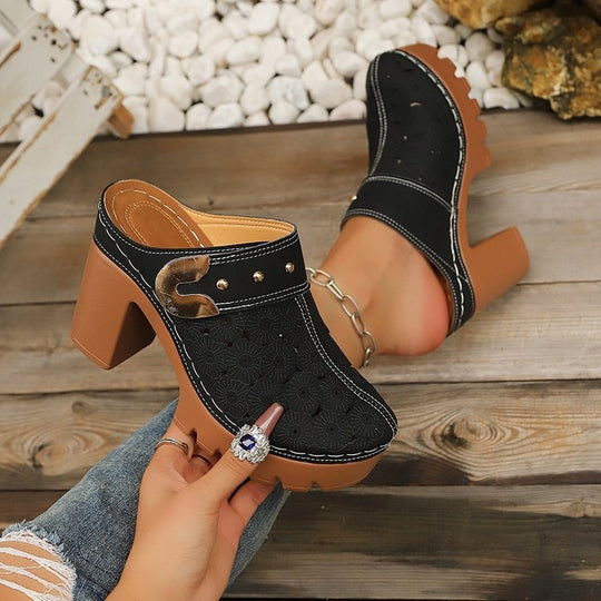 Damen Komfortable und stylische Clogs mit dekorativem Anhänger EB