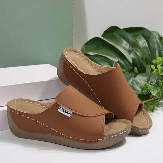 Damen Clogs mit modernem Kreuzriemen und rutschfester Sohle EB