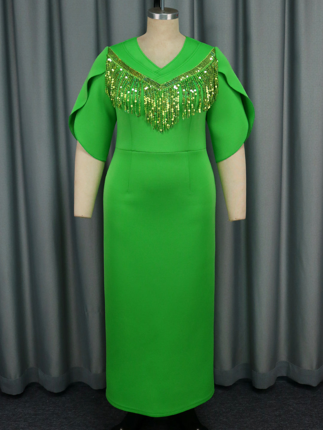 Damen Glamouröses Maxikleid mit funkelndem Fransenkragen EB