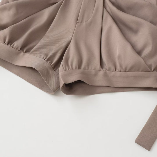Damen elegante Shorts mit innovativem Faltenwurf und praktischen Seitentaschen EB