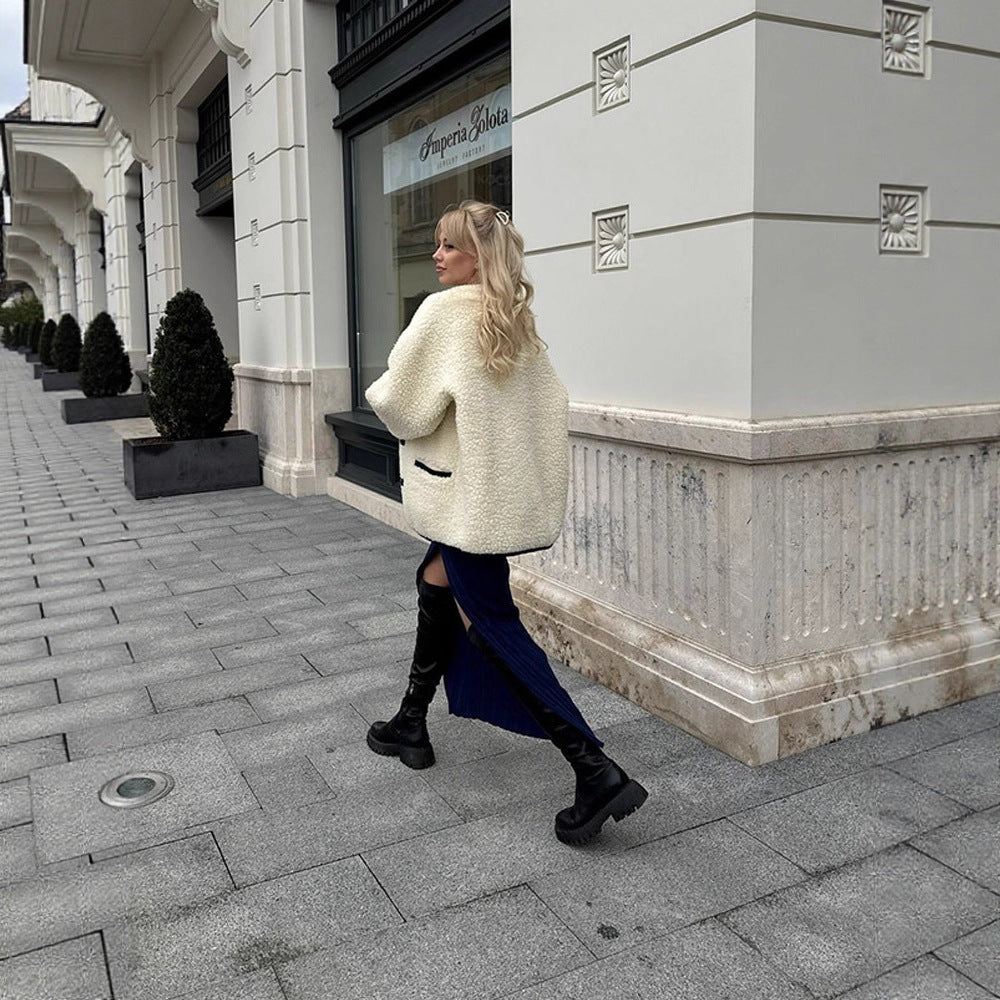 Damen Kunstfelljacke mit modernem Schnitt und praktischen Knopfdetails EB