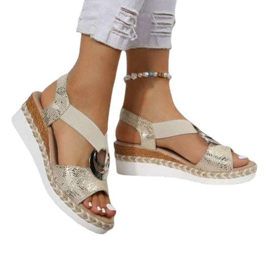 Damen Wedge-Sandalen mit modernen Riemendesign und elegantem Zierelement EB