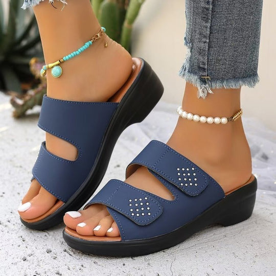 Damen Komfortable Sandalen mit verstellbaren Riemen und eleganten Nieten EB