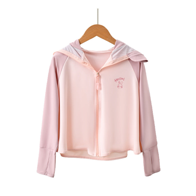 Damen leichte Sportjacke mit Kapuze und dezentem Motiv EB