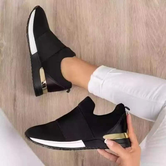 Damen Slip-On Sneakers mit atmungsaktiver Textilkonstruktion und modischem Metallic-Detail EB