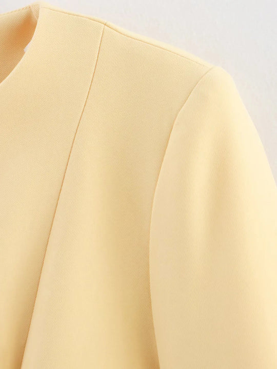 Damen Elegante Blazerjacke mit feinen Knopfdetails und praktischen Taschen EB