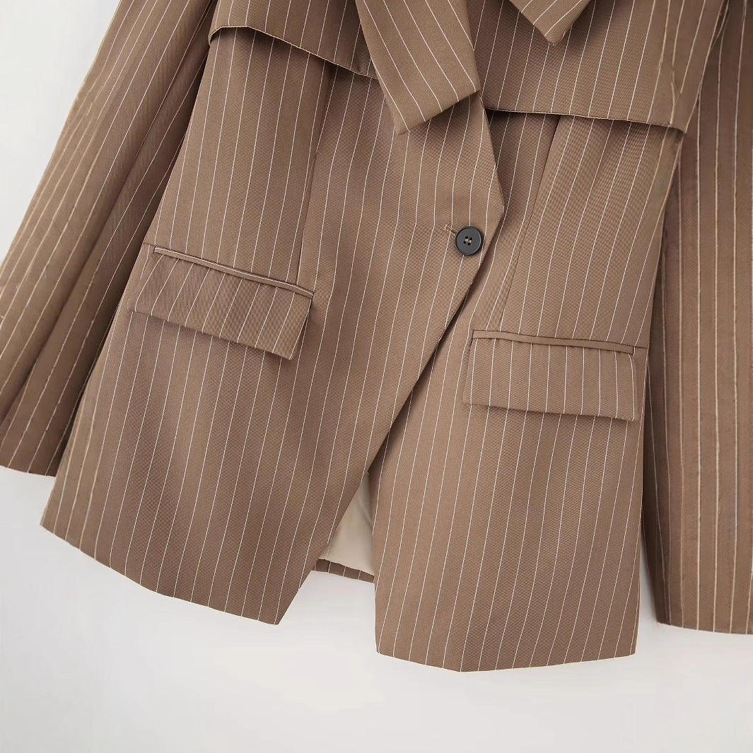 Damen gestreifte Blazerjacke mit elegantem Kragen und praktischen Taschen EB