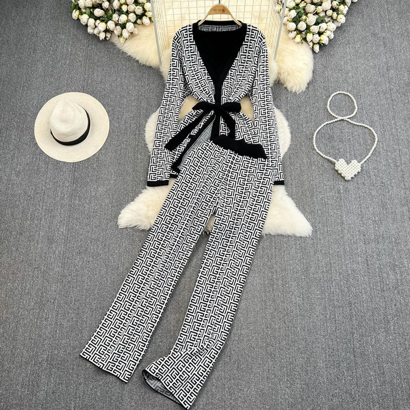 Damen modisches Loungewear-Ensemble mit grafischem Muster und lässigem Schnitt EB