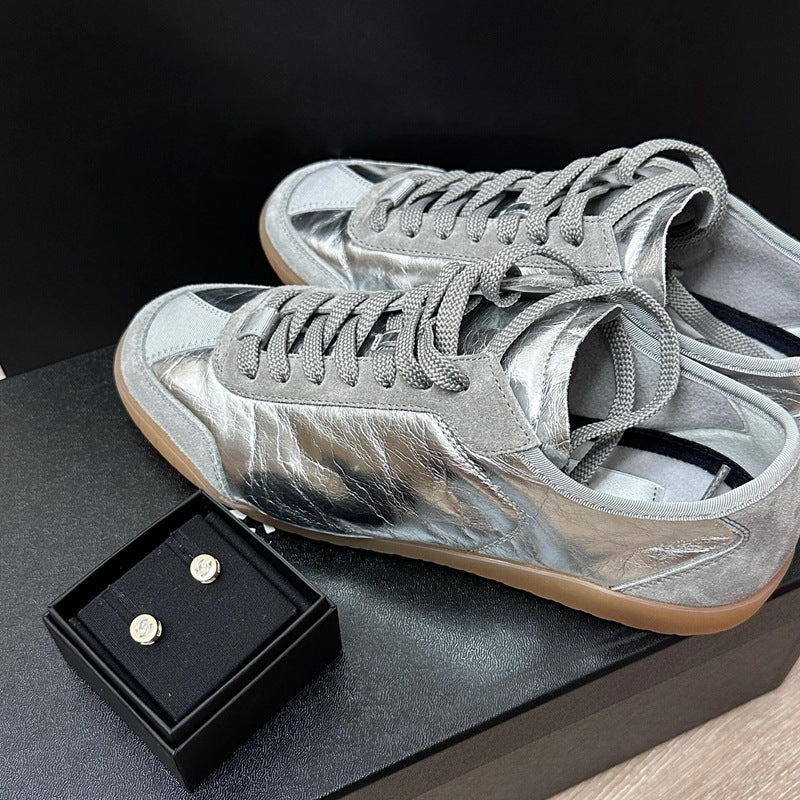Damen Sneaker im modernen Metallic-Look mit rutschfester Sohle und komfortabler Polsterung EB