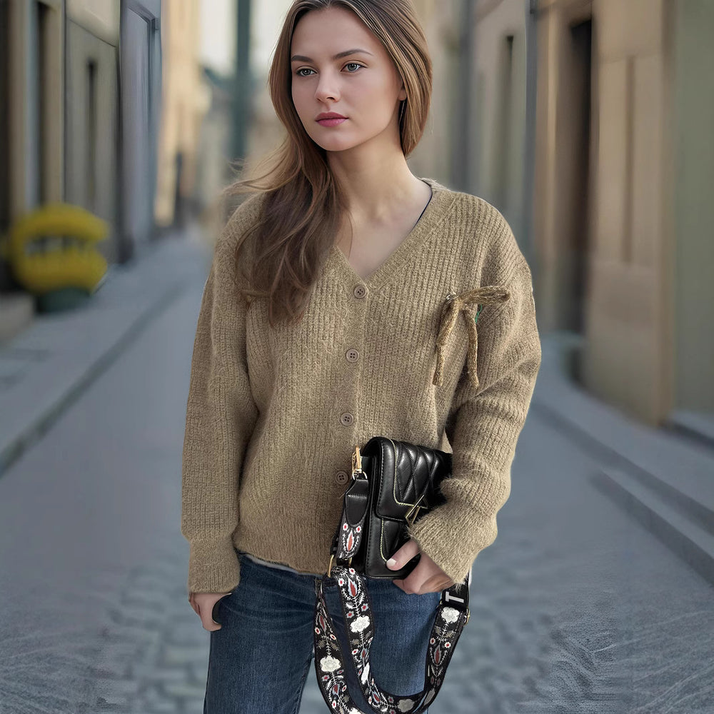 Damen Cardigan mit feinem Strukturmuster und dekorativen Knopfdetails EB
