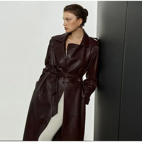 Damen Eleganter Kunstleder-Trenchcoat mit tailliertem Gürtel EB