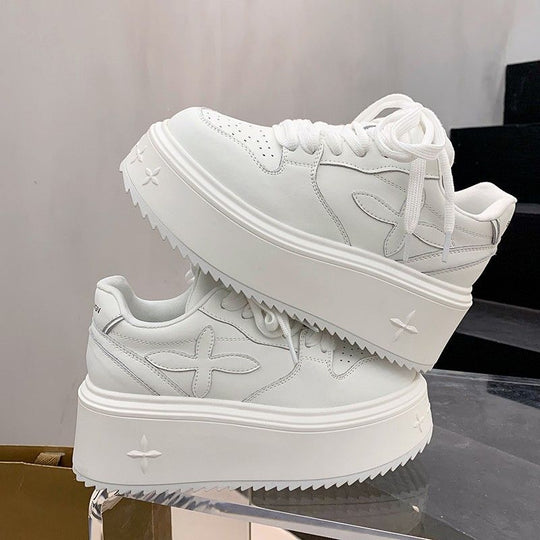 Damen Plateau-Sneaker mit rutschfester Sohle und gepolstertem Kragen EB