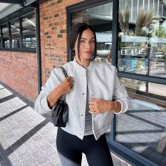 Damen trendige Bomberjacke mit lässigem Schnitt und praktischen Taschen EB