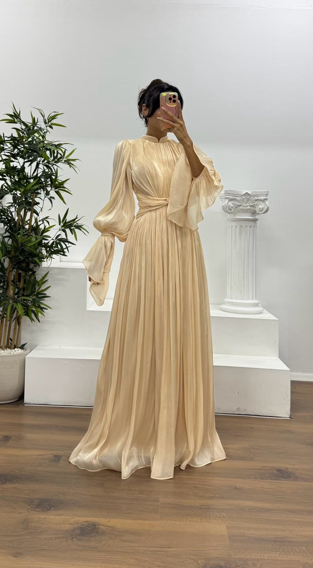 Damen Maxikleid mit figurschmeichelndem Schnitt und eleganter Raffung EB
