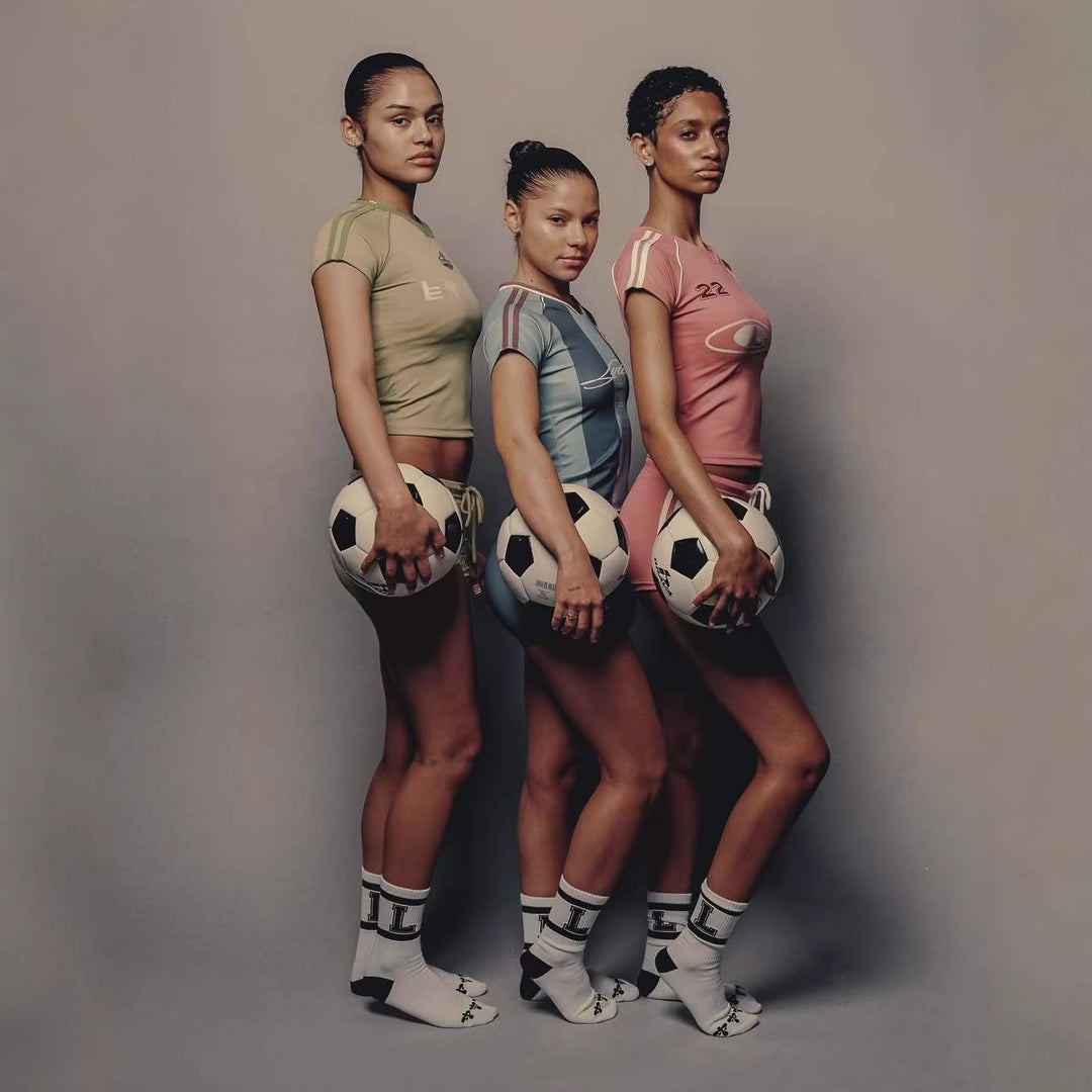 Damen Sport-Set mit figurbetonter Shorts und kurzärmeliger Oberteil EB