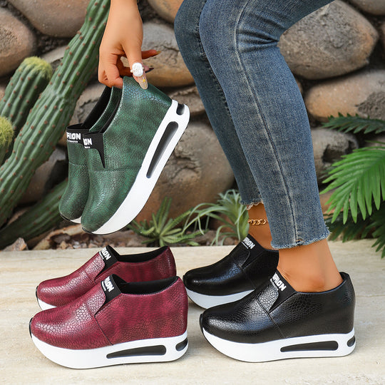 Damen Modische Slip-On Sneakers mit schickem Krokodesign und dämpfendem Fußbett EB