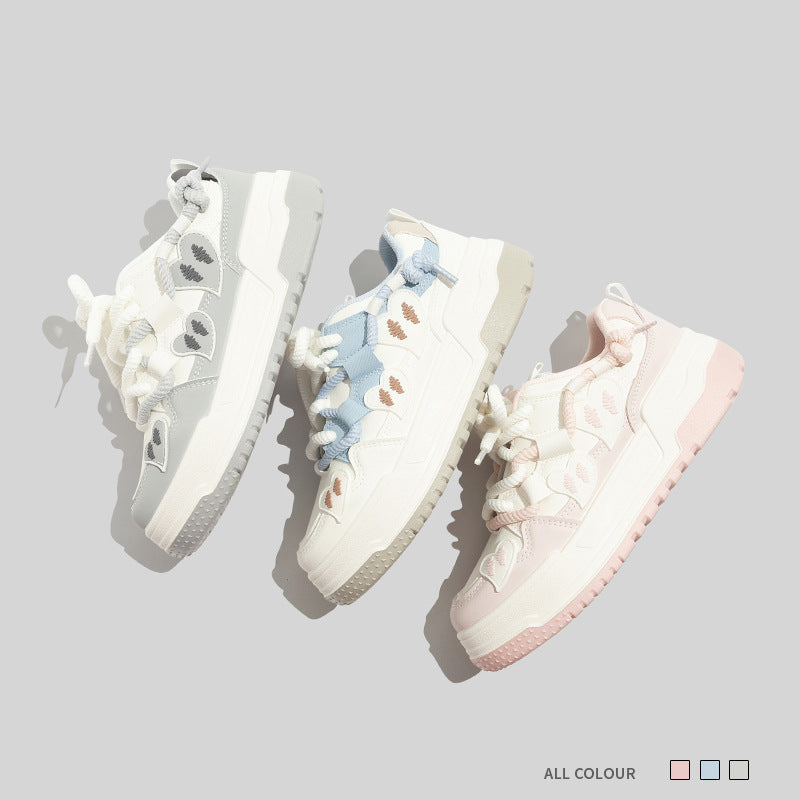 Damen Sneakers mit verspieltem Herzdesign und bequemer Dämpfung EB