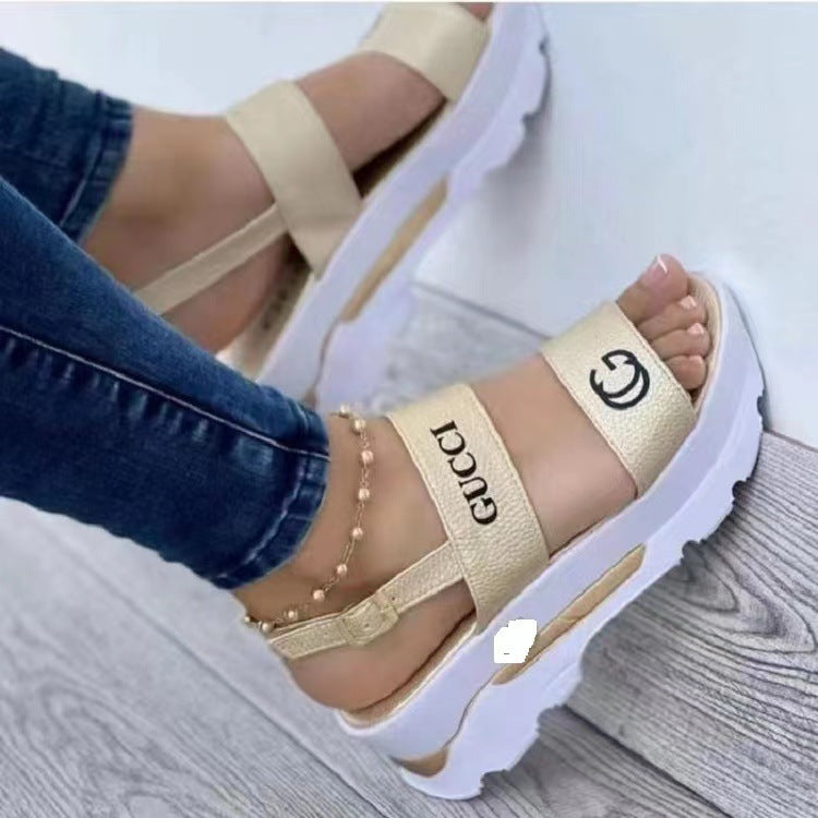 Damen Komfortable Plattform-Sandalen mit breiten Riemen und rutschfester Sohle EB