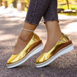 Damen Sneaker mit modernem glänzendem Obermaterial und komfortabler Sohle EB