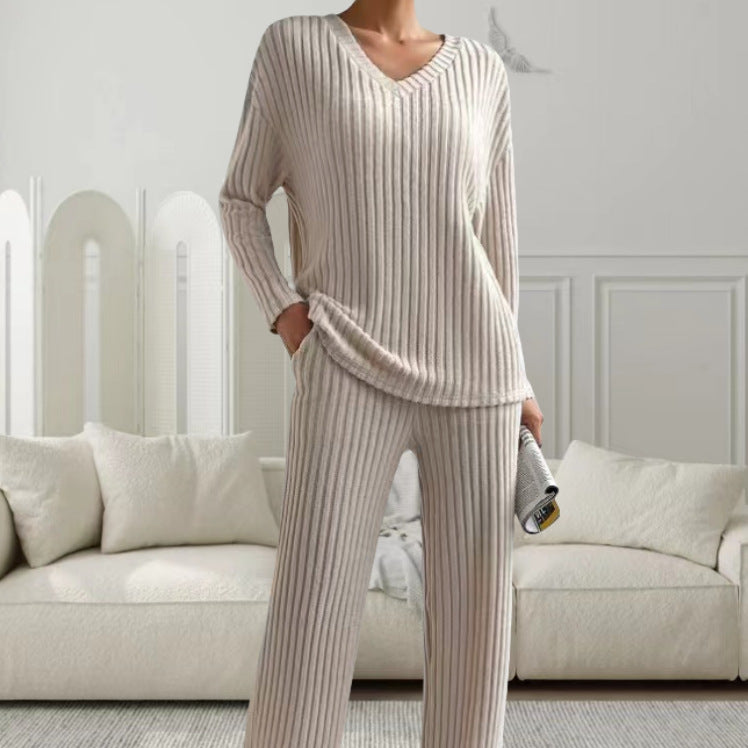 Damen Strickanzug mit modischem V-Ausschnitt und feinem Rippdesign EB
