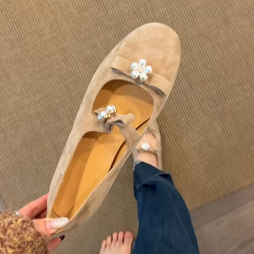 Damen Ballerina-Schuhe mit dekorativem Blumenakzent und flexiblem Riemchen EB
