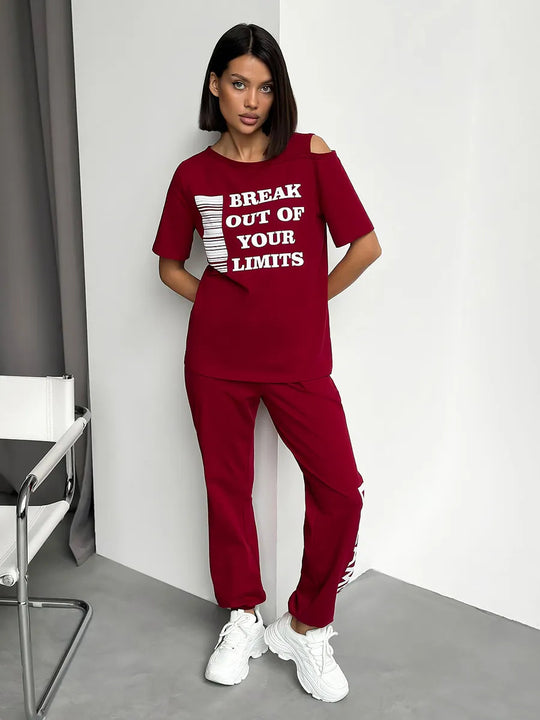 Damen lässiges Lounge-Set mit Cut-Out Schulter und Statement-Print Eichborn Berlin