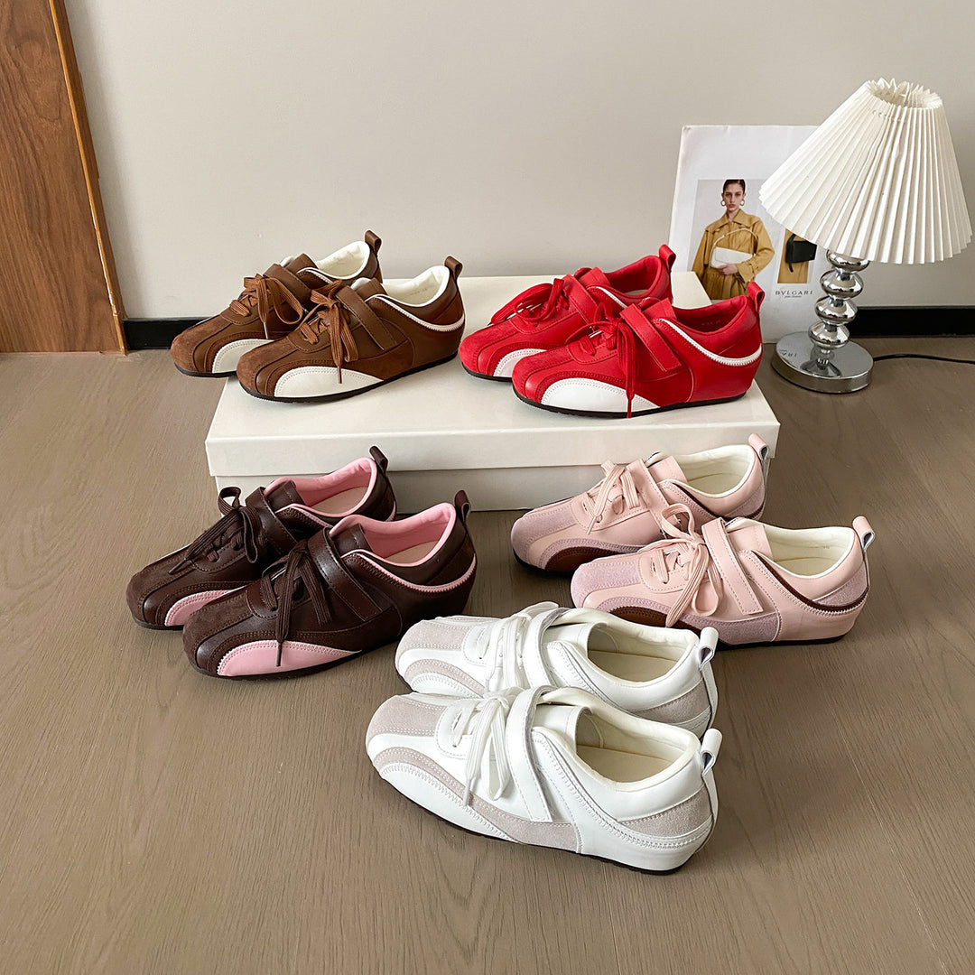 Damen Bequeme Sneaker mit elegantem Obermaterial und modischen Schnürdetails EB
