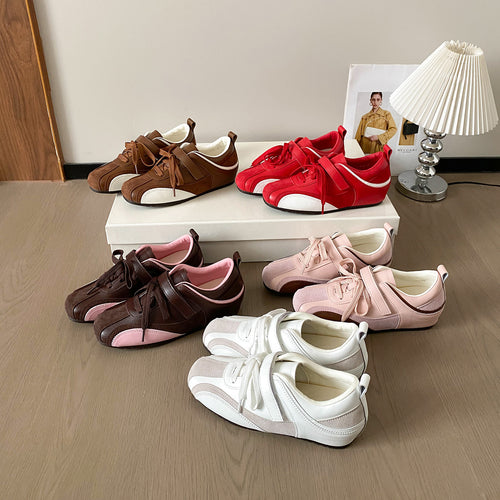Damen Bequeme Sneaker mit elegantem Obermaterial und modischen Schnürdetails EB