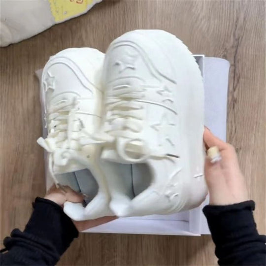 Damen Plateau-Sneaker mit modernen Stern-Applikationen und dämpfender Sohle EB