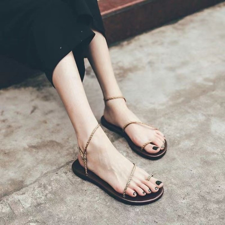 Damen flache Fußsohlen-Sandalen mit zarten Ketten-Details EB