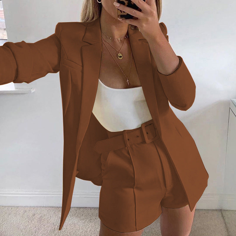 Damen nan tailliertes Longblazer-Shorts Set mit betonter Schulterpartie, hoher Taille und breitem Gürtel EB