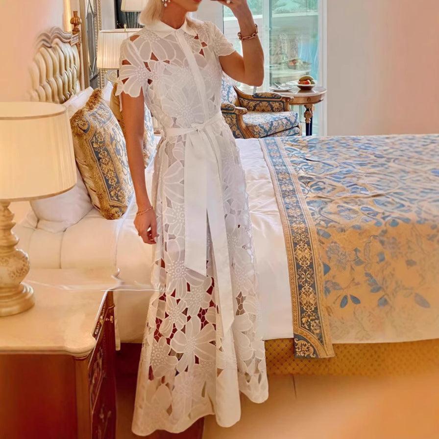 Damen nan langes Spitzenkleid mit Hemdblusenkragen, floraler ausgeschnittener Spitze und Bindegürtel EB