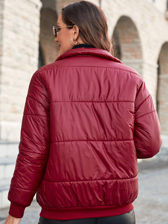 Damen elegante Steppjacke mit hochschließendem Kragen und modernen Taschen EB