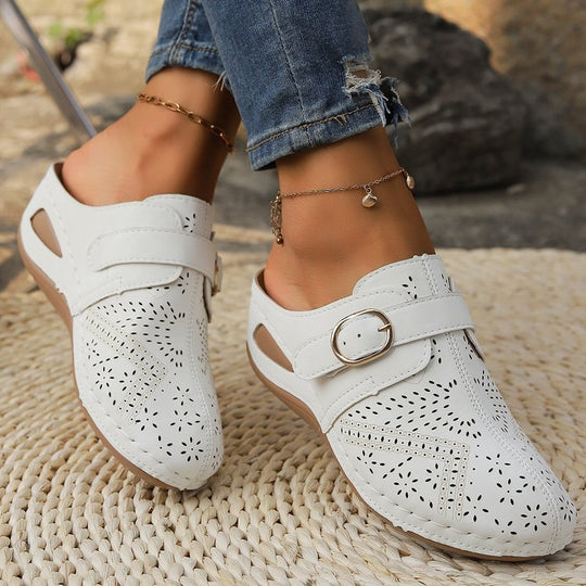 Damen Atmungsaktive Lederimitat-Mules mit ergonomischem Komfortfußbett und Zierschnitt EB