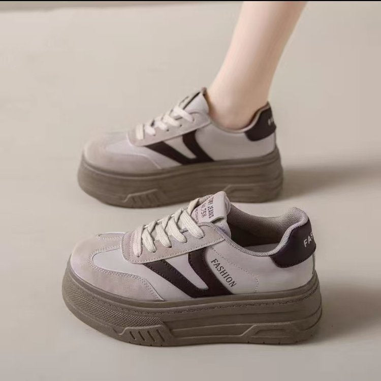 Damen Sportliche Plateau-Sneaker mit komfortabler Dämpfung und modernem Design EB