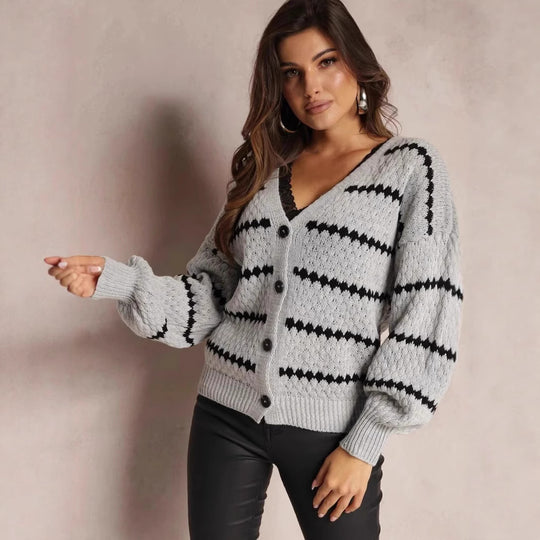 Damen Strickjacke mit markantem Muster und voluminösen Ärmeln EB